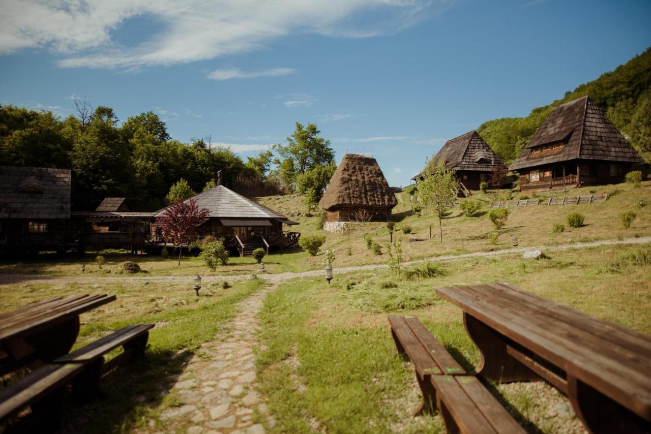 Raven'S Nest - The Hidden Village, Transylvania - Romania Sub Piatra المظهر الخارجي الصورة