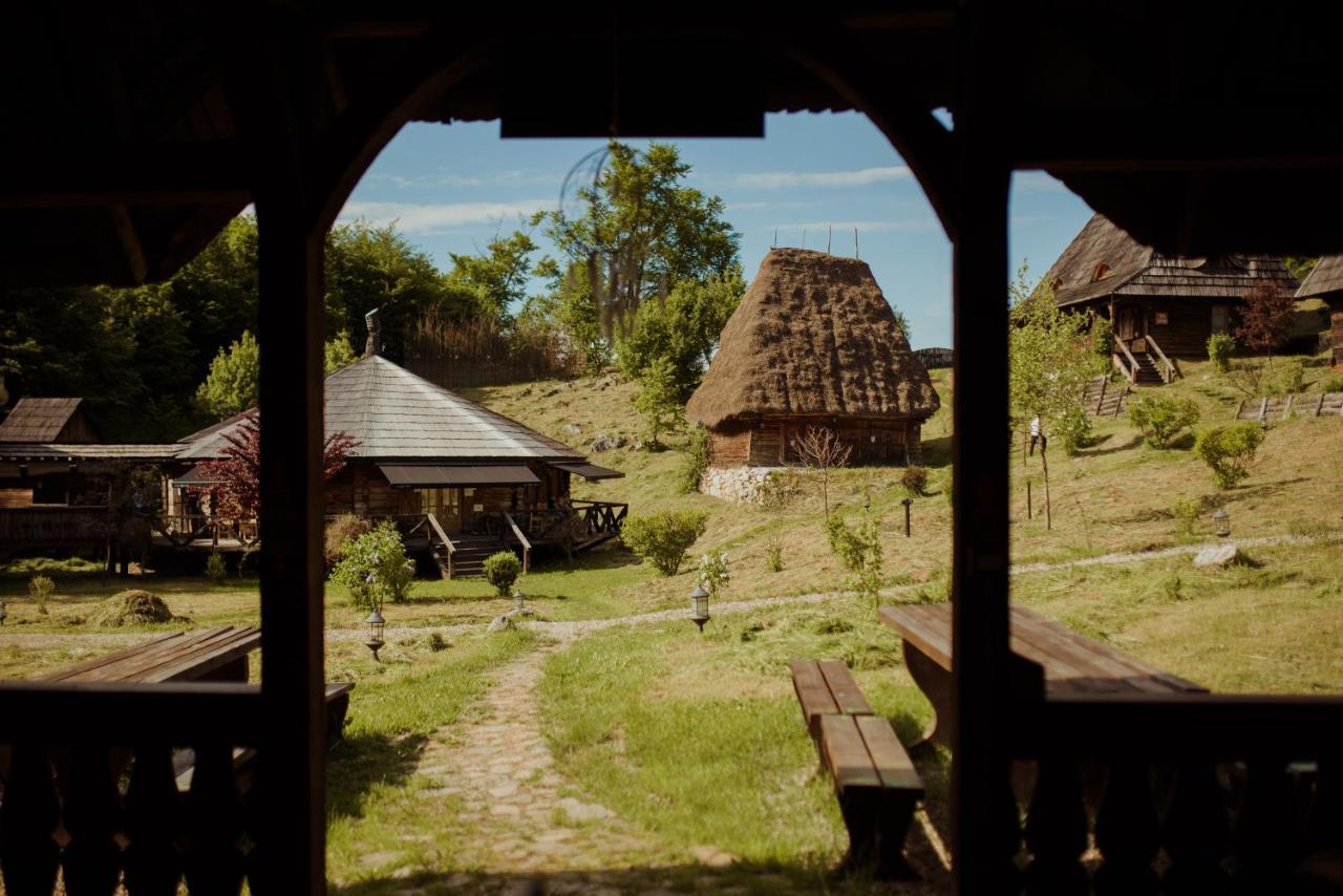 Raven'S Nest - The Hidden Village, Transylvania - Romania Sub Piatra المظهر الخارجي الصورة