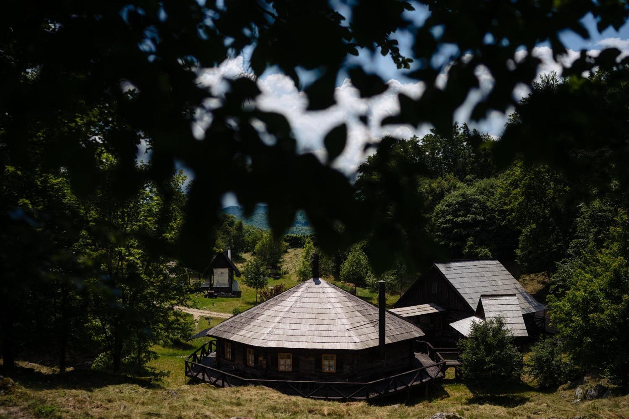 Raven'S Nest - The Hidden Village, Transylvania - Romania Sub Piatra المظهر الخارجي الصورة